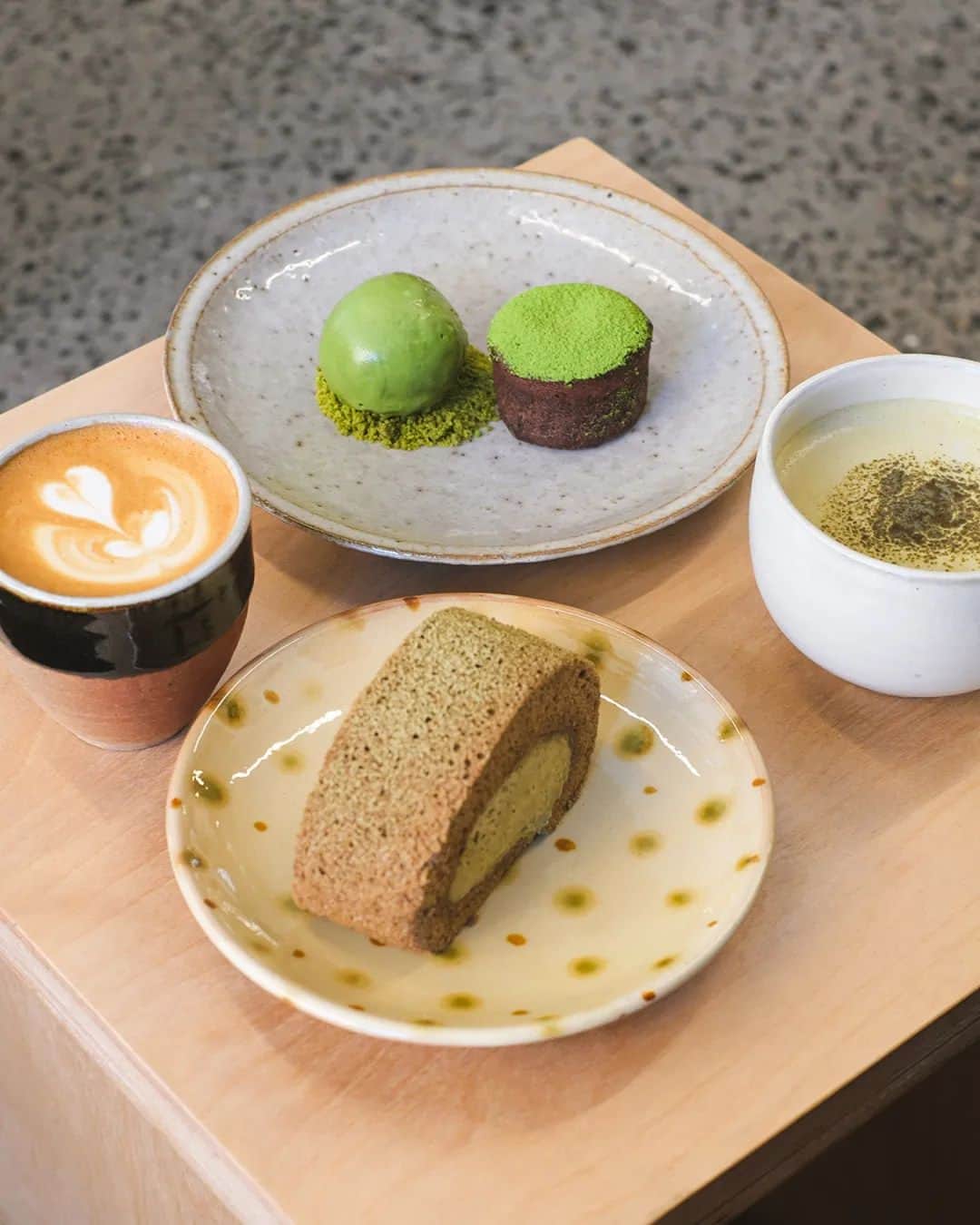 Erinaのインスタグラム：「Matcha sweets 🍵 over overdue catch-up brought a sense of nostalgia and warmth to our long-awaited reunion😆  #matcha #抹茶」