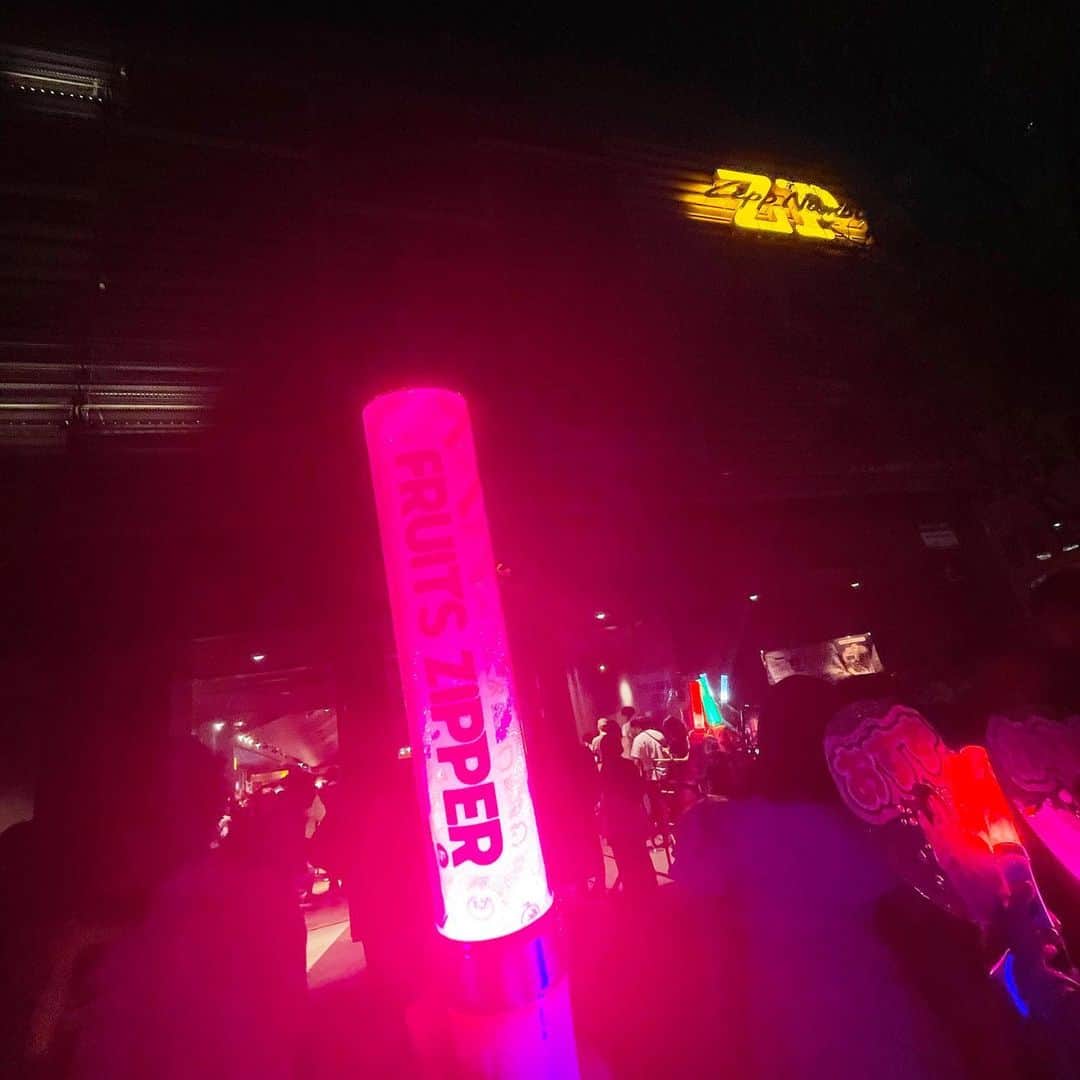 羽尻紘規のインスタグラム：「. そういやこの前、 FRUITS ZIPPERのライブ お邪魔してきました かわいいを先頭に渋滞してました」