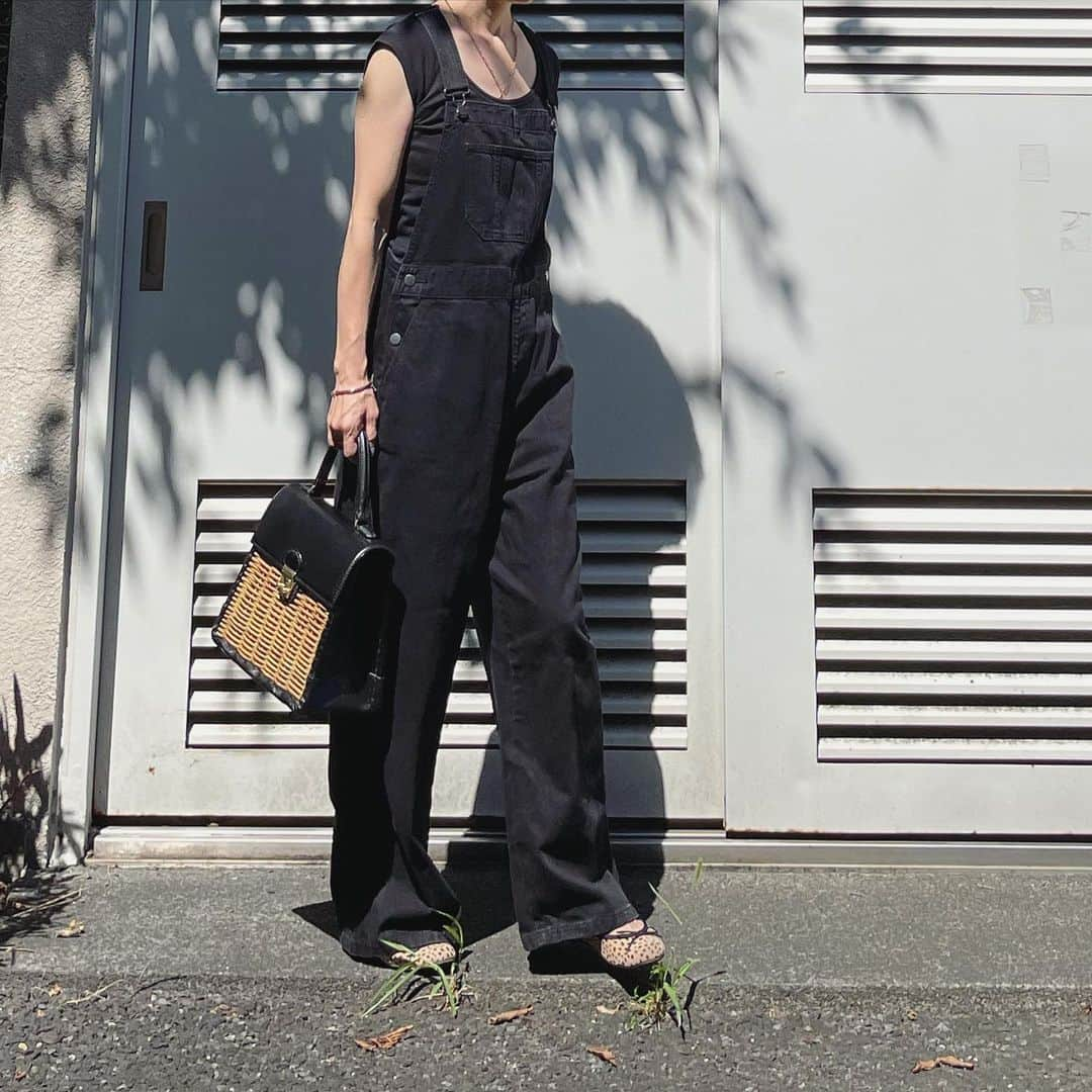 canariaさんのインスタグラム写真 - (canariaInstagram)「_  夏服でニットを買いに  tops #無印良品  oteralls #gu shoes #urbanresarch  bag #ebagos necklace #zara  #アラフィフファッション #50代ファッション #デニムスタイル #canariacoordinates」9月18日 17時26分 - canaria_rs