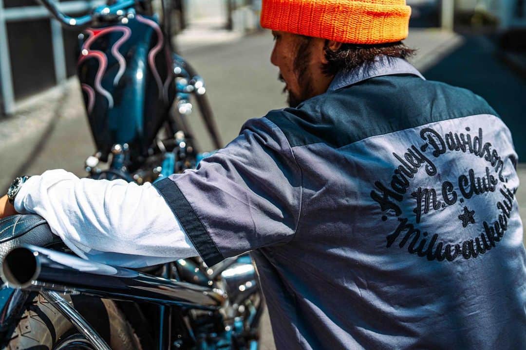 Harley-Davidson Japanさんのインスタグラム写真 - (Harley-Davidson JapanInstagram)「Harley-Davidson Lifestyle 丁寧なチェーンステッチの味付けに潜む職人の心意気。秋の入口にぴったりなワーク系開襟シャツのレイヤード  https://www.harley-davidson-japan.jp/top/CSfTop.jsp  #ハーレーダビッドソン #HarleyDavidson #UnitedWeRide #ハーレーアパレル #ハーレーライフ #ハーレーのある生活 #ファッション #HarleyDavidsonLifestyle」9月18日 17時21分 - harleydavidsonjapan