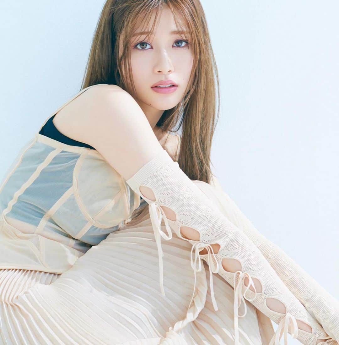 のインスタグラム：「@cancam_official   今月号のCanCamチェックしてくれましたか〜？♡ このコーデお気に入りでした🦦」