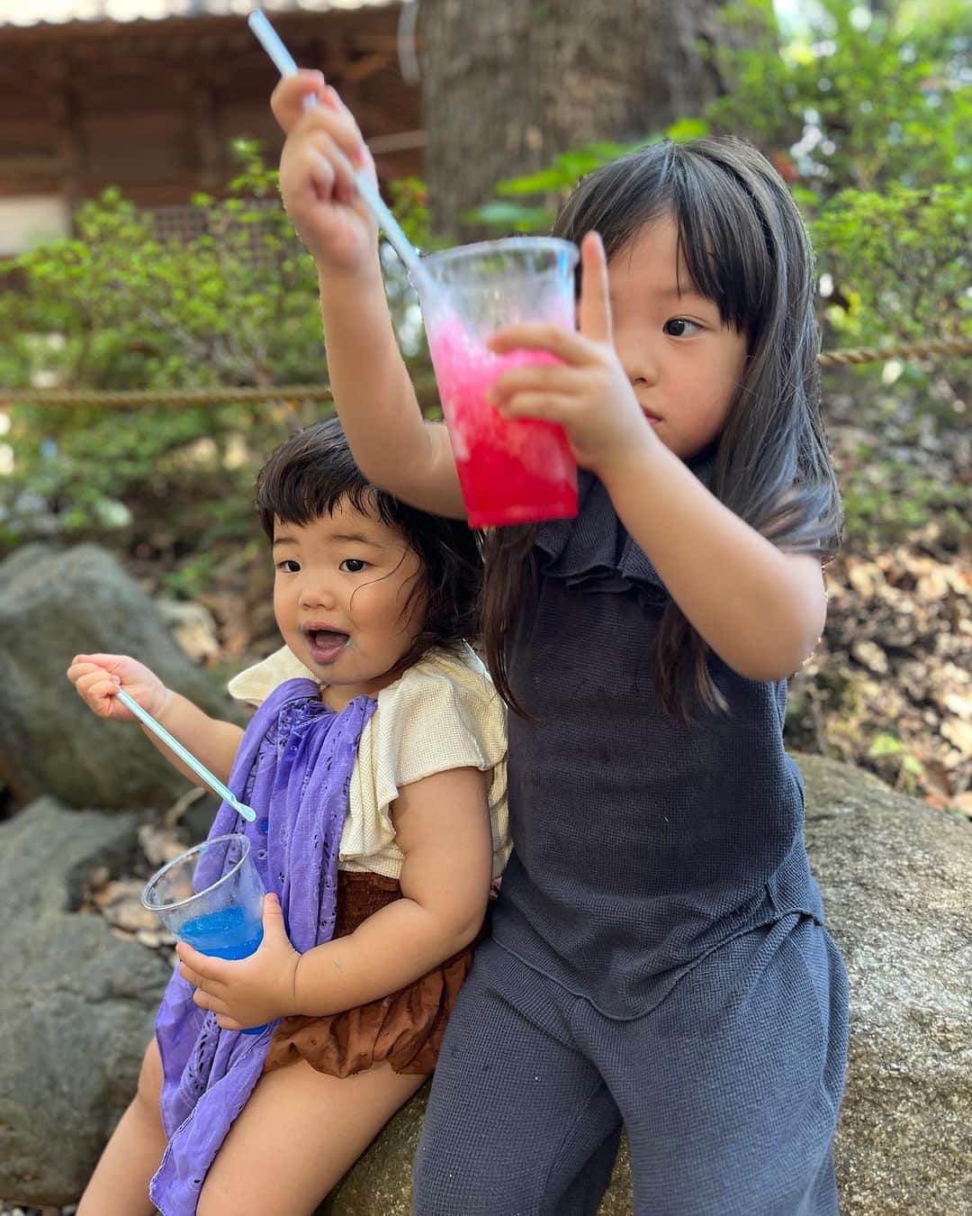 濱中鮎子さんのインスタグラム写真 - (濱中鮎子Instagram)「最近の２人。 夏は沢山病気を乗り越えました。 秋はどうぞ穏やかに頼みます。  お祭りも楽しめる秋でよかった。  さて、わたしは明日から展示会.... 頑張ります  #お嬢たちの成長録」9月18日 17時28分 - ayukohamanaka