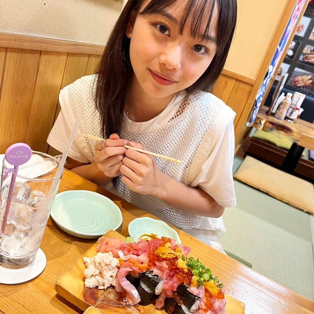 松本麗世さんのインスタグラム写真 - (松本麗世Instagram)「♡ 私の元気の源🫶🏻 ♡ 昨日は、仮面ライダーガッチャー3話と新世界メタバースtvをご覧頂きありがとうございました！ ♡ ♡ 初のテレビ生放送だったのでちょっぴり緊張しました！笑 ♡ #松本麗世#matsumotoreiyo#仮面ライダー#お寿司#JK#東京#お寿司#幸せな時間#エビ #仮面ライダーガッチャード #敬老の日」9月18日 17時29分 - reiyo.matsumoto