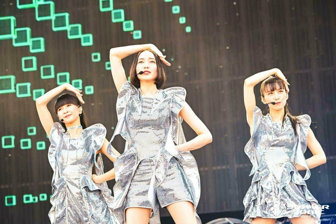 サマーソニックのインスタグラム：「OSAKA DAY2⚡  MOUNTAIN STAGE②⛰   #Perfume #SKYHI #BEFIRST #MAZZEL  公式サイトのPHOTO GALLERYで公開中💁 https://www.summersonic.com/2023live/osaka-day2/  #サマソニ #summersonic」