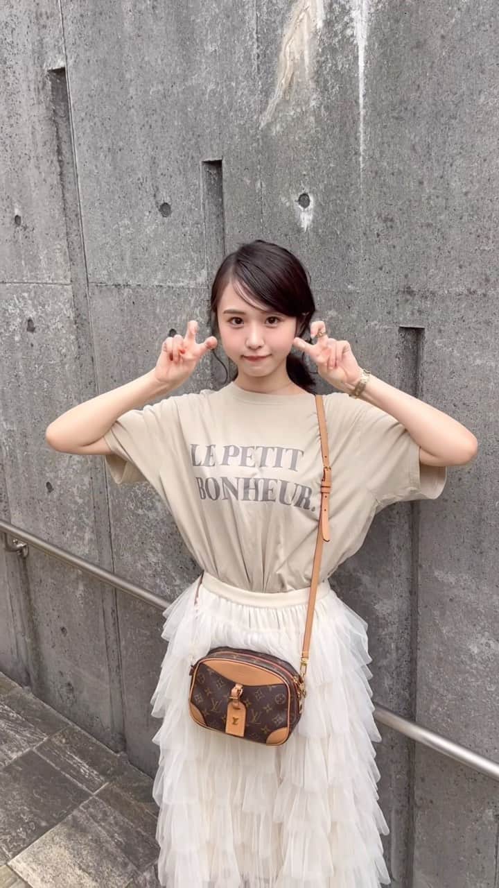 のインスタグラム：「3連休の最終日は、ケーキでも食べよっか🍰❕  #コーデ#ファッション#コーディネート#骨格ウェーブ#骨格ウェーブコーデ #coordinate#  #fashion #ootd #style#チュールスカート#ロングスカート#チュールスカートコーデ」