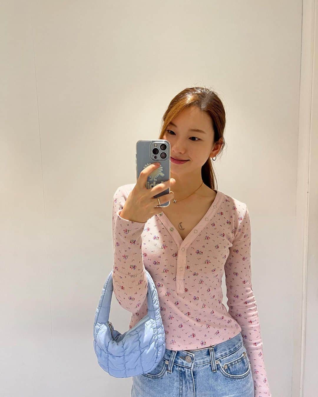 キム・ジンギョンのインスタグラム：「건강한 식당 찾는게 제일 씬나🩵🌷」