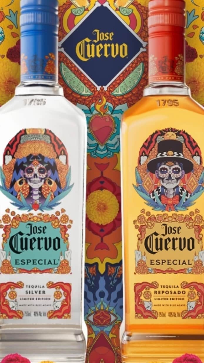 Jose Cuervo Japanのインスタグラム：「今年の死者の日限定カラベラボトルは、クールでキュートなデザインに！  メキシコの死者の日をモチーフにした、細かいデザインが施された クエルボの限定エディションボトル。もう手に入れましたか？  気になる方は、近くのドンキホーテや酒屋さんをチェックしてみてくださいね！  . .  #クエルボ #ホセクエルボ #テキーラ #ライム #テキーラショット #お酒 #カクテル #死者の日 #クエルボボトル ⁠」