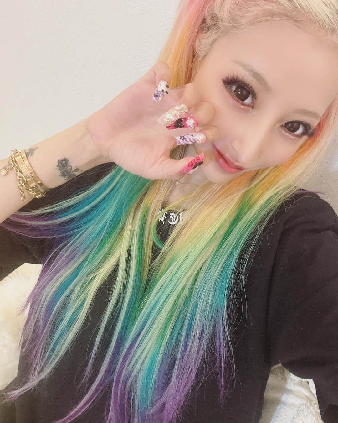 加藤紗里さんのインスタグラム写真 - (加藤紗里Instagram)「ネイル💅チェンジ❤️ キティちゃんネイルでめちゃくちゃギャル♡ @revia_eri さんいつも可愛いネイルありがとうございます😆  #ネイル #キティちゃんネイル」9月18日 18時02分 - katosari
