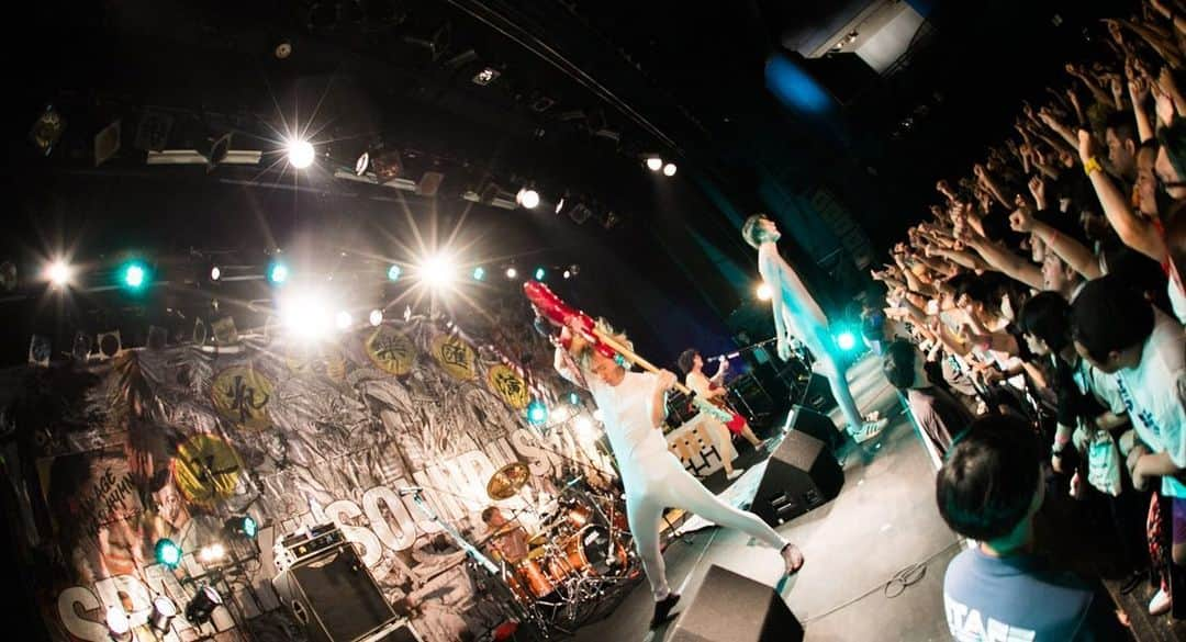 U太さんのインスタグラム写真 - (U太Instagram)「SPARK!!SOUND!!SHOW!!ツアーファイナルシリーズ名古屋ボトムライン。 スサシのライブはシンプルにアガる。 色んな曲あって楽しい！突き抜けとってかっこ良い！ほんま魅力的なバンドやわー！とても好き！ 誘ってくれてありがとう！ これより四は川崎へ。」9月18日 9時09分 - utasuxing