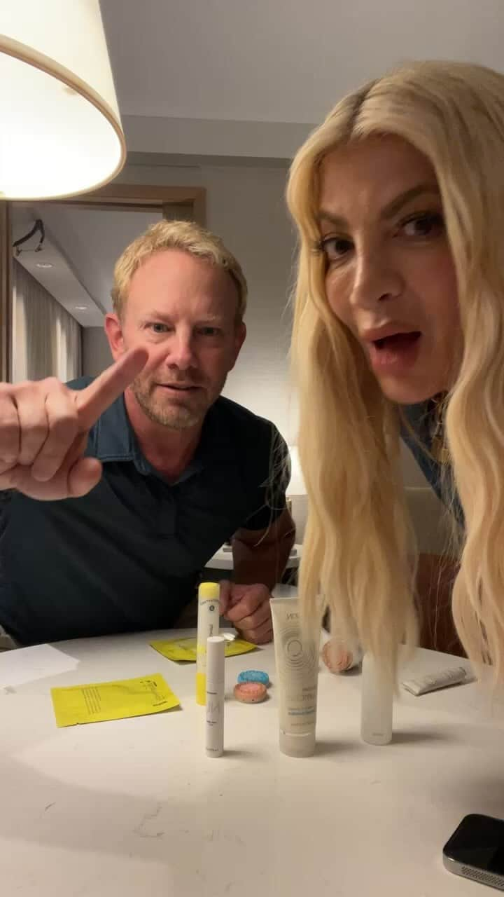 トリ・スペリングのインスタグラム：「With one of my boy besties forever @ianziering and talking about  #lumispa  LOVE goto www.beautywithtori.com to get it $100 off!  Or goto the link in my bio」