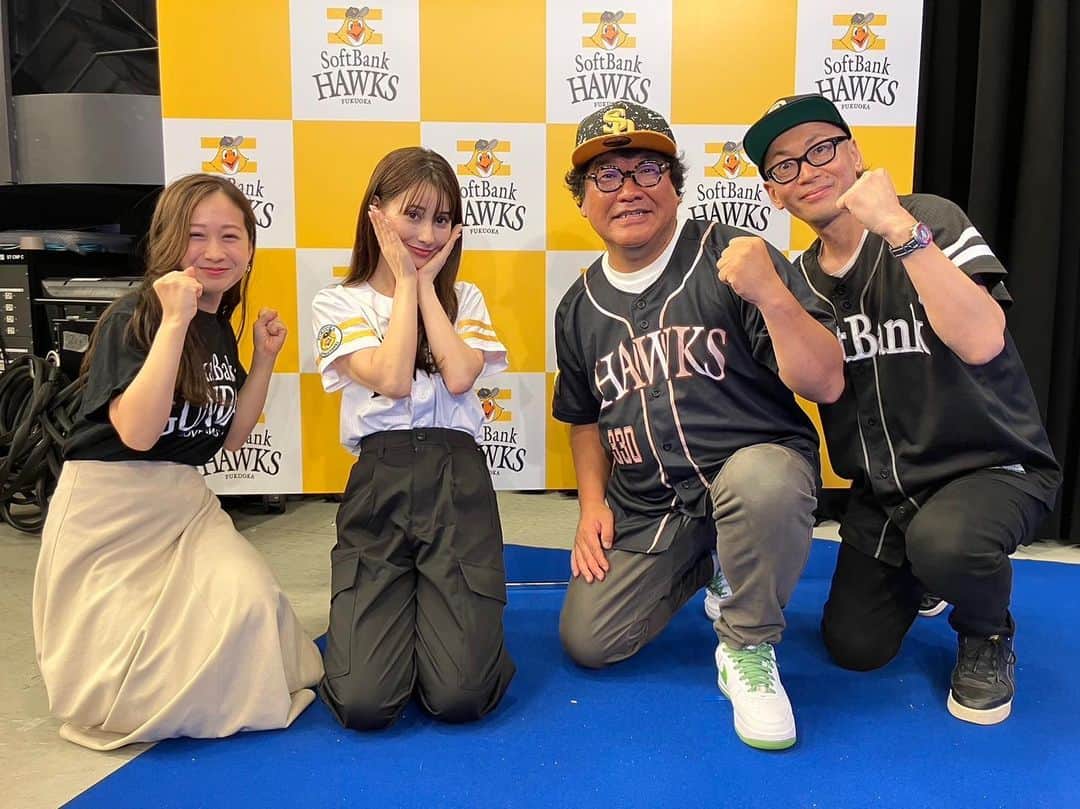 カンニング竹山のインスタグラム：「鷹BAKA軍団！ youtubeで検索を！ おもしろホークス番組！」
