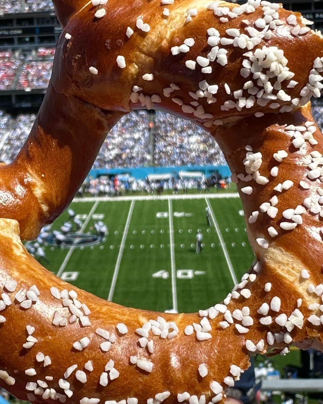 ジェシー・ベイリンさんのインスタグラム写真 - (ジェシー・ベイリンInstagram)「pretzel frame/friend fam/sprite boy/titan up」9月18日 9時23分 - jezziebaylin