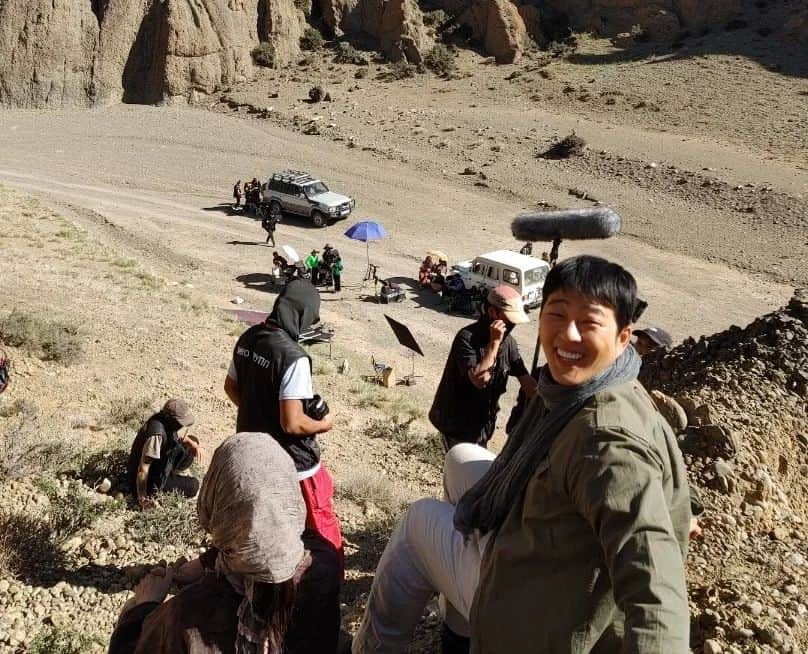 パク・クァンヒョンさんのインスタグラム写真 - (パク・クァンヒョンInstagram)「난... 점점 인간의 존엄성에 접근하고 있는 중이다... . #박광현 #최준용 #오수정 #권남희 #양희상 #몽골 #고비사막 #남으로가는길」9月18日 9時50分 - gwangparty