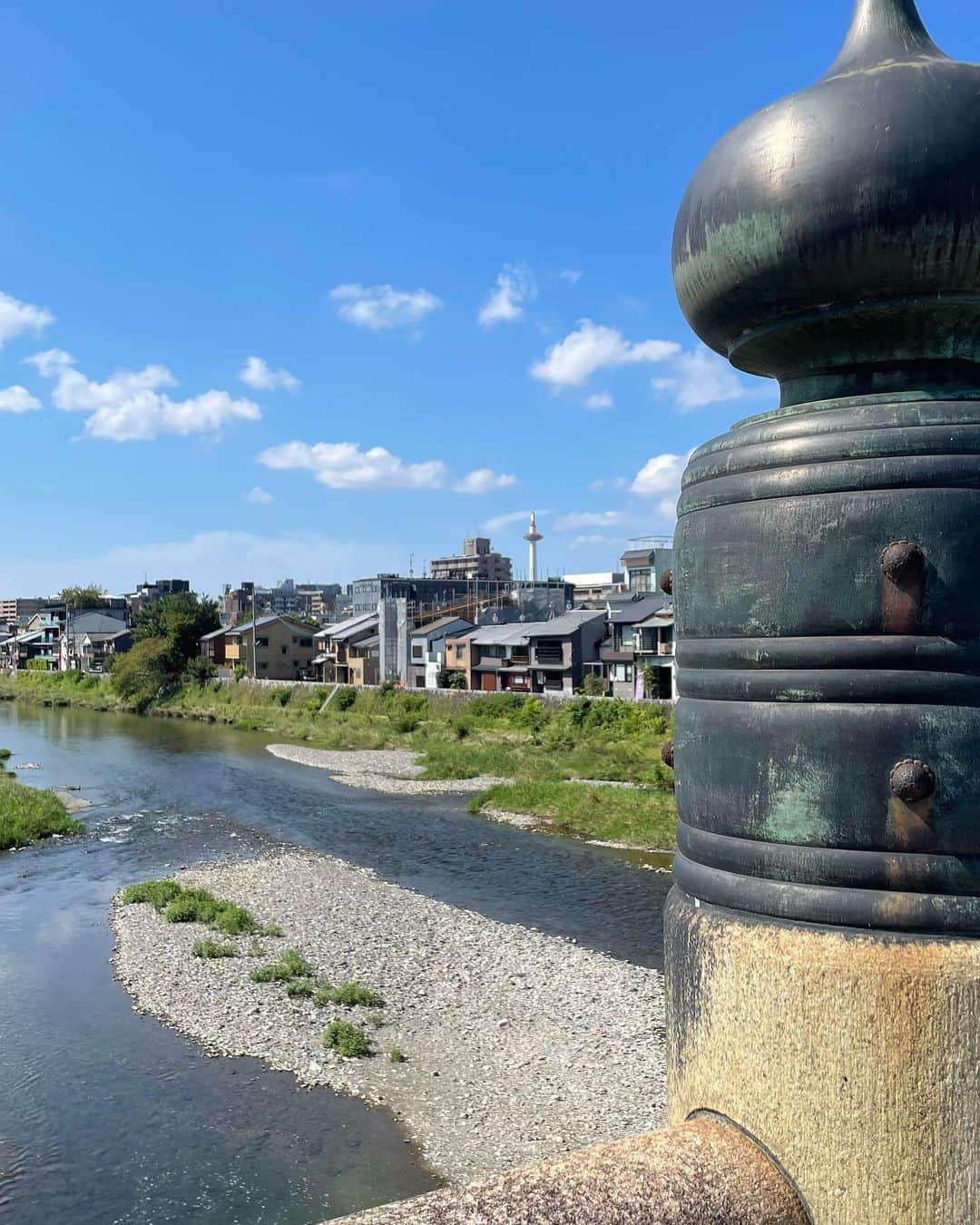 木村祐一さんのインスタグラム写真 - (木村祐一Instagram)「京都は五条からのタワーと弁慶と牛若丸ですね。ええ所です。その後「九時五時」さんへ。お〜きに〜(^O^) #いつぞやの #京都 #五条 #九時五時 #弁慶と牛若丸 #京都国際映画祭 #祇園花月 #スター食堂」9月18日 9時54分 - kimkimni