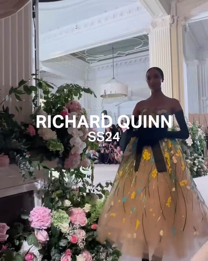 IMG Modelsのインスタグラム：「#RunwayRewind. ⏪ #RichardQuinn’s #SS24 #LFW #fashionshow starring #JourdanDunn, #JessicaStam, @vvzhaoyi + #BingBingLiu. 🇬🇧 #IMGmodels」