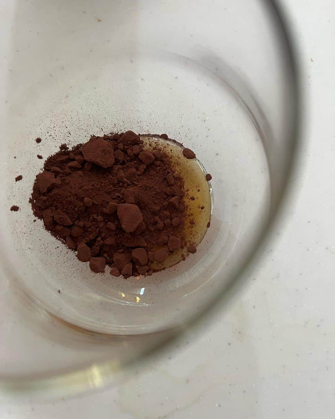 小屋春菜のインスタグラム：「ココアを家で飲むようになって カフェに行かなくなった🙆🏻‍♀️☀️  ストレートティーに700円とか納得行かないのだけども🥲」