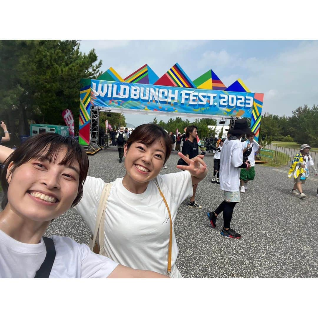 田村友里さんのインスタグラム写真 - (田村友里Instagram)「#ワイルドバンチフェス2023 人生初めてのフェス。 ずっと憧れはあったものの なかなか勇気が出なかったフェス。 気付けば、右手あげて、飛び跳ねて、 ヘッドバンギングまでしちゃったりなんかして🤣 あーーー楽しかった！！！✨ 今夜の「ヨルノバ」でたっぷりお話しよう👌  .」9月18日 10時27分 - yuri_tamura0894