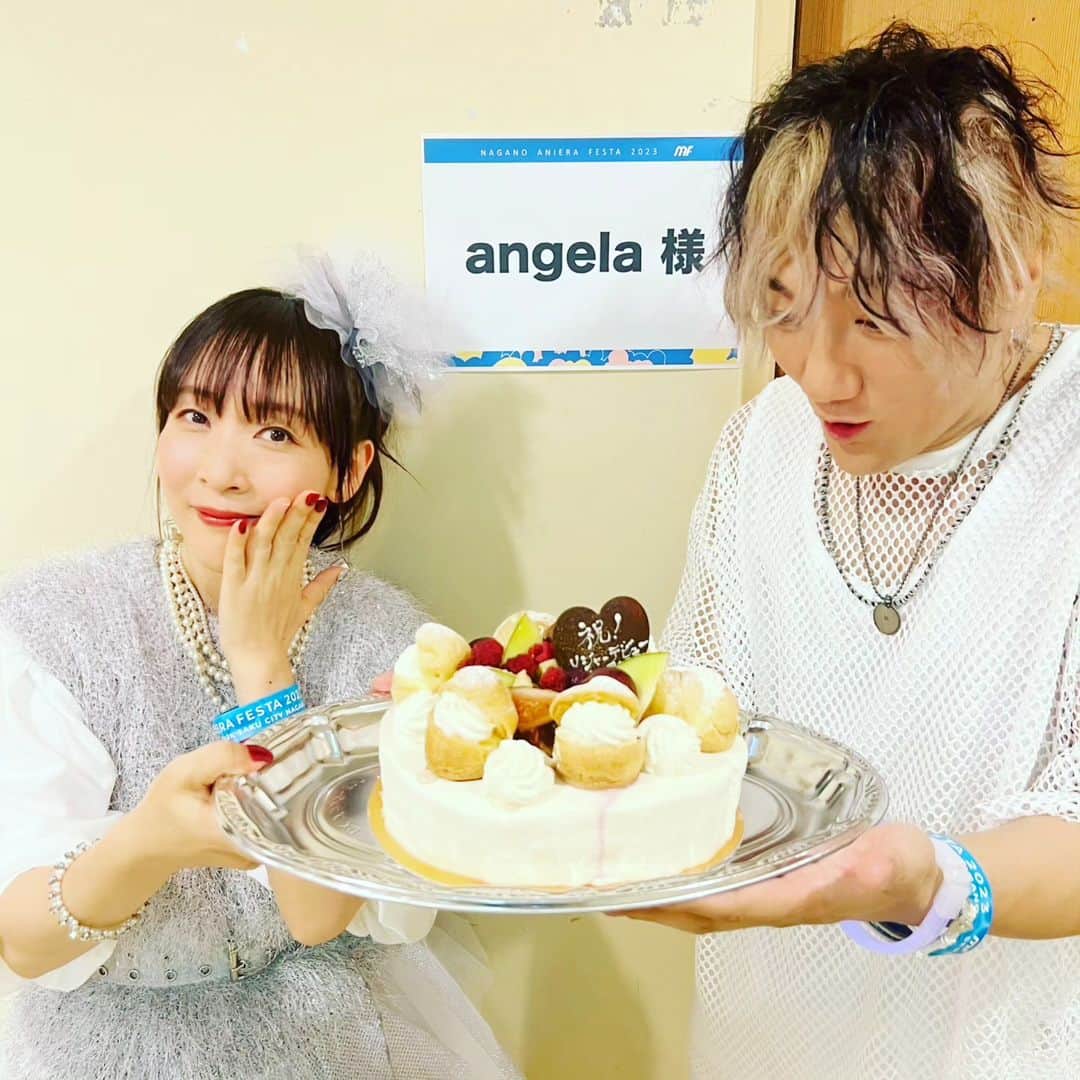 atsukoのインスタグラム：「アニエラさまから 20周年のケーキ！ ライヴ後にみんなで完食。 沁み渡りました🍰  #アニエラフェスタ #angela_jpn #animesong #anime #anisong」