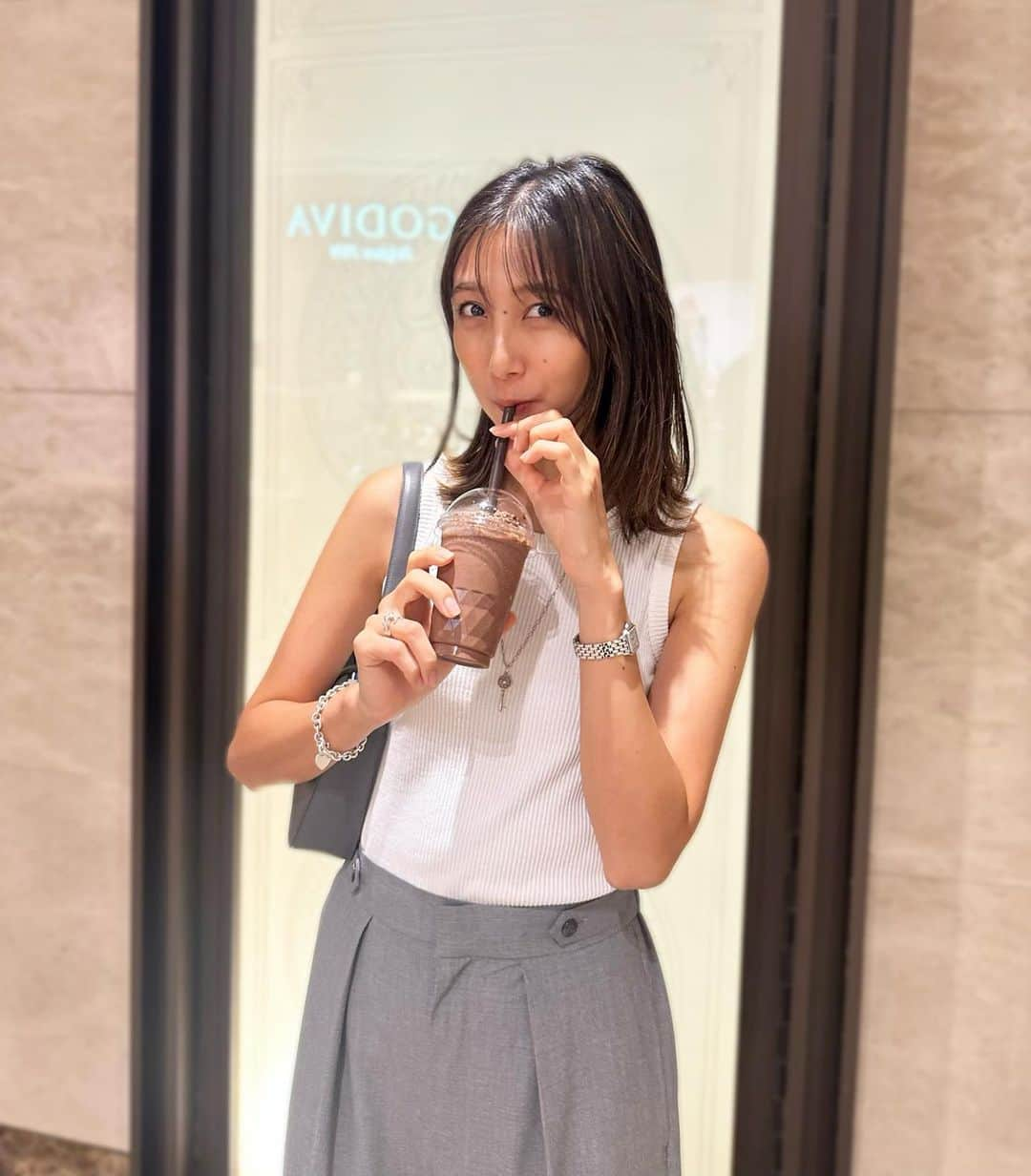 近藤夏子のインスタグラム：「.   普段は甘いドリンクをほとんど飲みませんがたまーーに飲むと はぁ、美味しい❤️ 　 　 濃厚チョコでした😍 　 　 .」