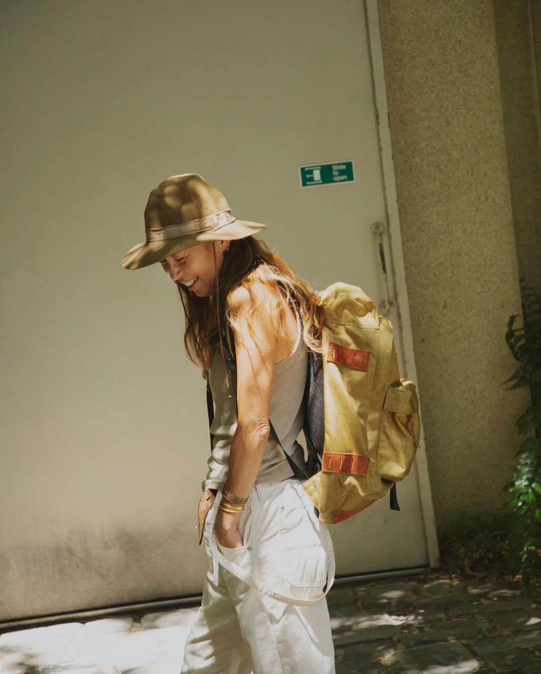 のインスタグラム：「TRUCK FURNITURE × hobo THE CLASSIC SERIES SIRDAR Backpack 27L ¥37000+tax カラー/キャメル ３型作った中でもこの27Lはちょうど良い容量で女子にも大きすぎずタウンユースに使い勝手が良いサイズ！ おすすめ🩶🤎  販売は今週末からですが、 サイズなど詳細をTRUCK webサイトにアップしています。 プロフィールのリンクからぜひ‼️  ※9月23日(土)11:00am TRUCKショップとオンラインでも同時に販売スタート。  #hoboTRUCKコラボバックパック  #trucknest #truckfurniture  #birdcoffee @hobo_official  @hidekiasakura  @truckfurniture  @truckfurniture_online  @bird_coffee_Osaka」