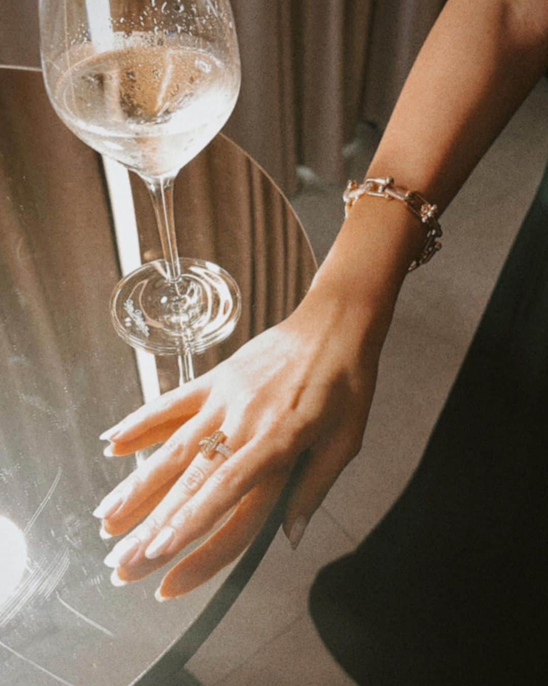 紗栄子さんのインスタグラム写真 - (紗栄子Instagram)「先日リールでもあげたTiffany表参道のオープンニングイベント💍  ジュエリーは勿論のこと、洗練された空間とおもてなしが素敵でした🌹  necklace 💫T1 Half Diamond Necklace ring💍T1 Ring bracelet 🐬Large Ring Bracelet  もちろん全て @tiffanyandco です🦋  #Tiffanyandco  #TiffanyOmotesando #TiffanyPartner」9月18日 10時33分 - saekoofficial