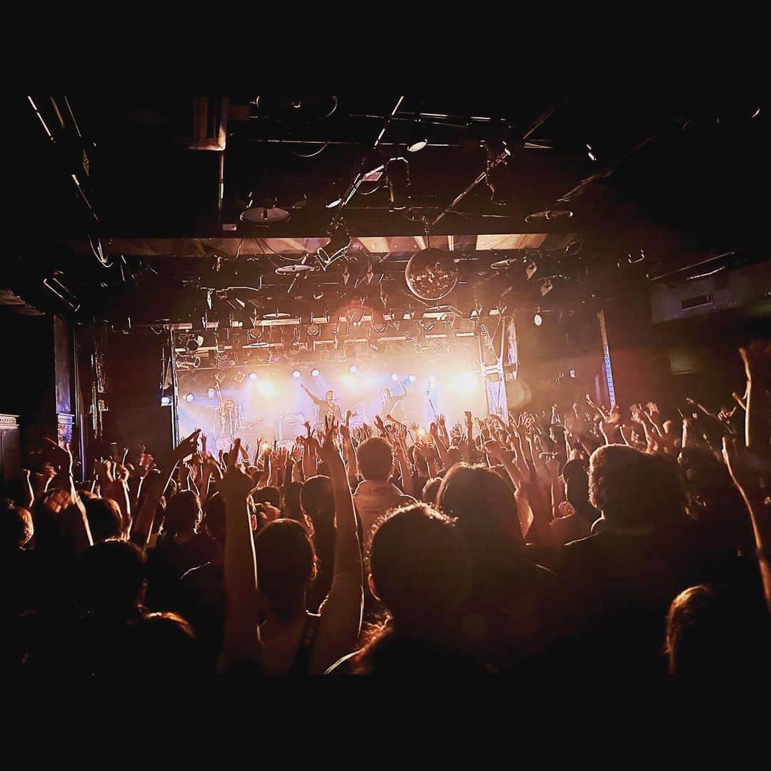 渡邊一丘のインスタグラム：「名古屋クアトロ、来てくれてありがとうございましたー！ お祭りもやってたし、なんだか良い夜でしたね。」