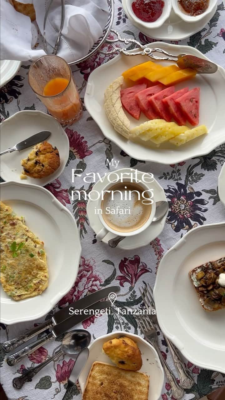 田中里奈のインスタグラム：「Good morning!  アフリカで心に残った朝ごはん。 セレンゲティの中に位置するホテルOne nature（ @onenaturehotels ）での朝食。 どこもこだわって選んだホテルだけあってどれも良かったけど、ここのご飯は格別だった…！！ サバンナを眺めながらっていうのも贅沢で素敵。  また一つ好きな場所が増えた♡  #りなとなおこのアフリカ旅行 #Tanzania #タンザニア #セレンゲティ#サファリ #Safari #one nature #bathrobe #タンザニア旅行 #serengeti #serengeti #たなか旅メモ」