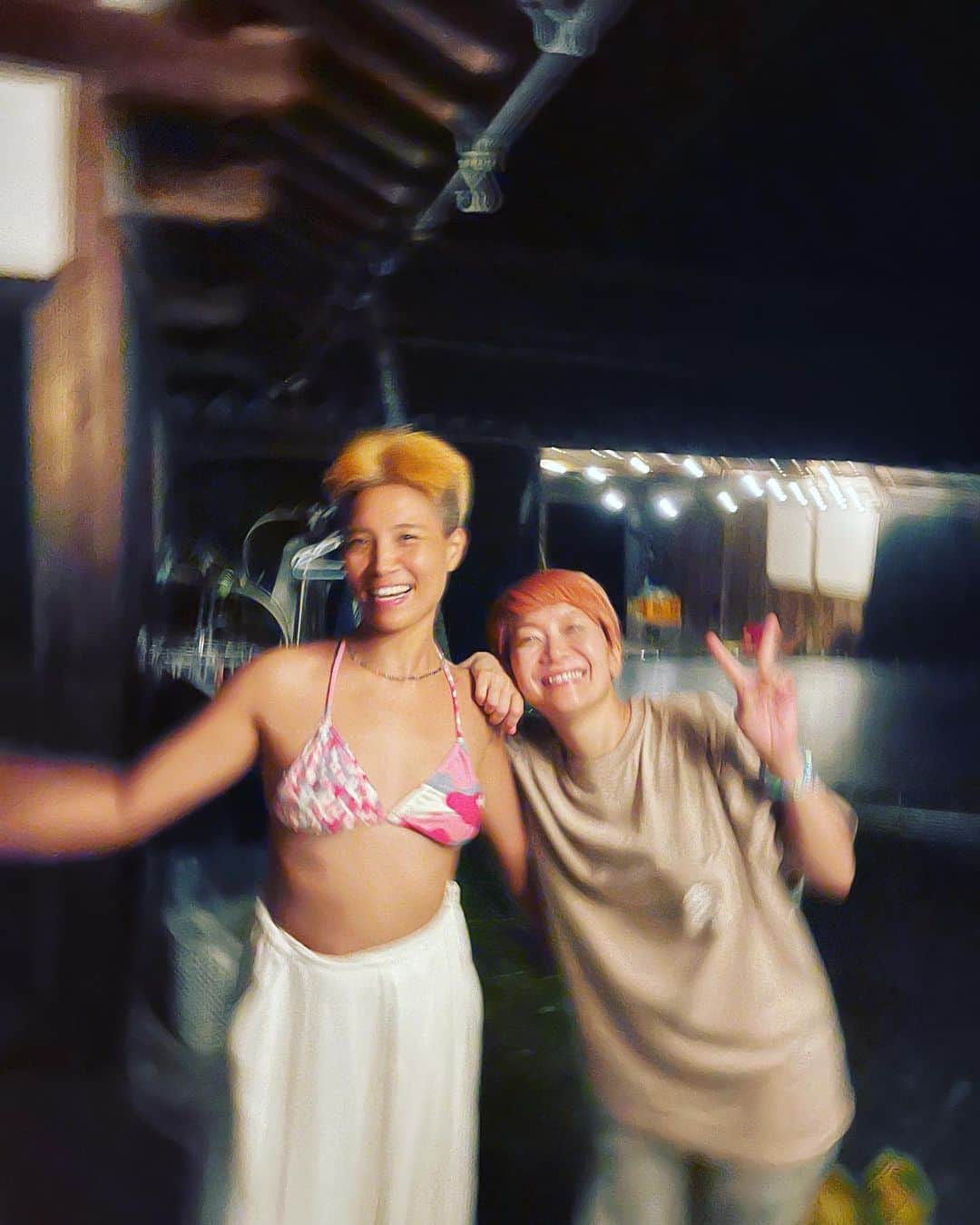 のインスタグラム：「あふりらんぽのoniちゃんに会いに。めちゃくちゃ久しぶりやったのに、しゃべったらあっというまに距離がなくなって、ほんまに癒された。 大好きでいつも尊敬してるオニちゃん。 いっしょに寝転んで星を見た時間、夜空に吸い込まれそうやった🌌 また近いうちに☺️  #あふりらんぽ」