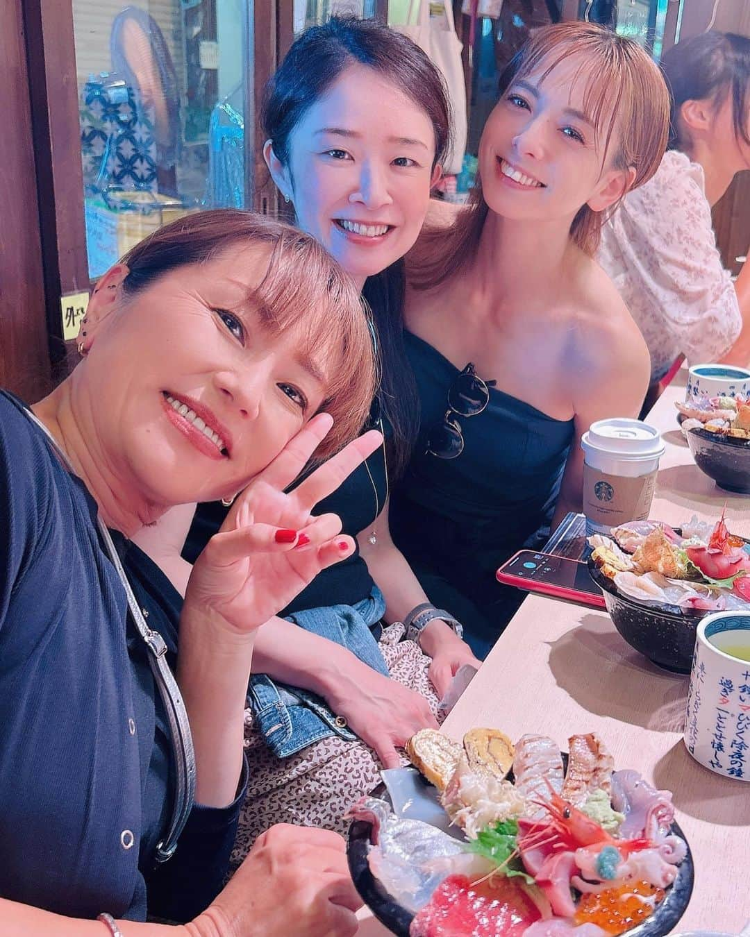 YUUKIさんのインスタグラム写真 - (YUUKIInstagram)「✈︎ 誕生日を金沢で迎えました🍢🩵 バースデーモーニングは 心友2人と海鮮丼でお祝い😋✨  前回の誕生日からの1年は…とにかく 今までの人生の中でもいろんな意味で 忘れることができない年になりました💪‼︎  新しいチャレンジをカタチにして🫣 新たに自分にうまれた価値観を受け入れて🌱大切に。  またコツコツと積んでいこう😊🌈 宜しくお願い致します♡  👚 @_julier_  👟 @adidastokyo @adidas_de   #mybirthday #birthday #kanazawa #japan #trip #travelphotography #myself #photography #ootd #food #誕生日 #金沢旅行 #金沢グルメ#北陸新幹線 #石川県 #旅行 #いきいき亭 #ワールド丼#ことりっぷ #好きなものに囲まれた暮らし」9月18日 10時47分 - yuuki_._official