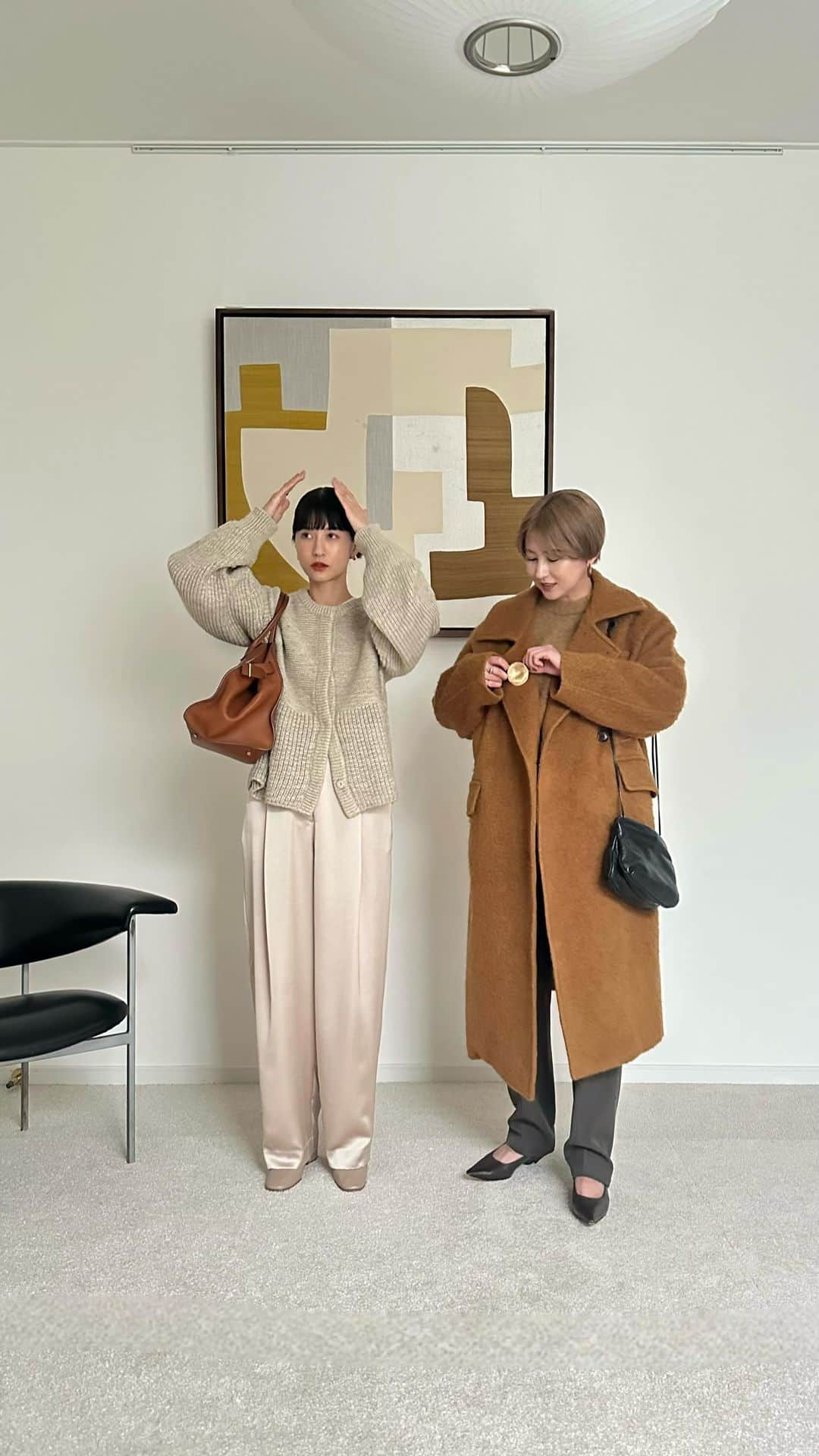 松本恵奈のインスタグラム：「ゆりなとlook bookやりました◯ 2人揃うとコントみたいになっちゃうからもぅ、大変😂 YouTubeもわちゃわちゃしてて面白いので見てみてください。笑 #clane #manof #コラボ #lookbook」