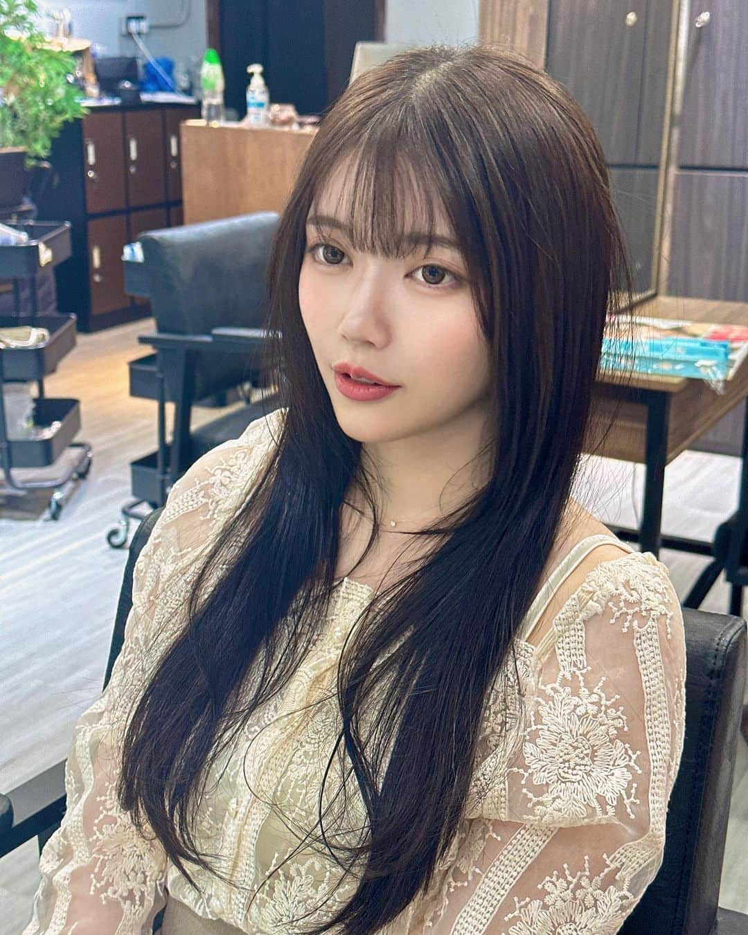 MICさんのインスタグラム写真 - (MICInstagram)「@reon.hairsalon  @reon.ryu   りゅうさんのところでトリートメントしたよ❤︎ 生き返ったʕʘ̅͜ʘ̅ʔ  　 #ヘアチェンジ  #ヘアカラー #トリートメント #ヘアケア #さらさらヘアー #美髪  #ブラウンカラー #ロングヘア  #自拍  #hongkong #HK #causewaybay  #香港  #日系髮型 #銅鑼灣 #日系染髮 #香港美容院 #japanesehairsalon #海外生活 #japanesegirl  #香港生活#染髮  #美发  #香港在住日本人 #hkkol #hkinfluencer #hkdaily #hkjapanese #hkhairsalon #hairsalonhk」9月18日 11時01分 - micmofmof