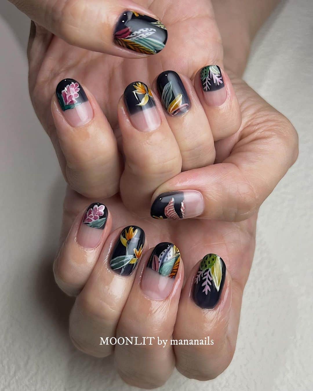mananailsのインスタグラム：「navy × botanical🌴🌌  お召しになっていたお洋服の柄を見ながら✍🏻💕  ☾120min」