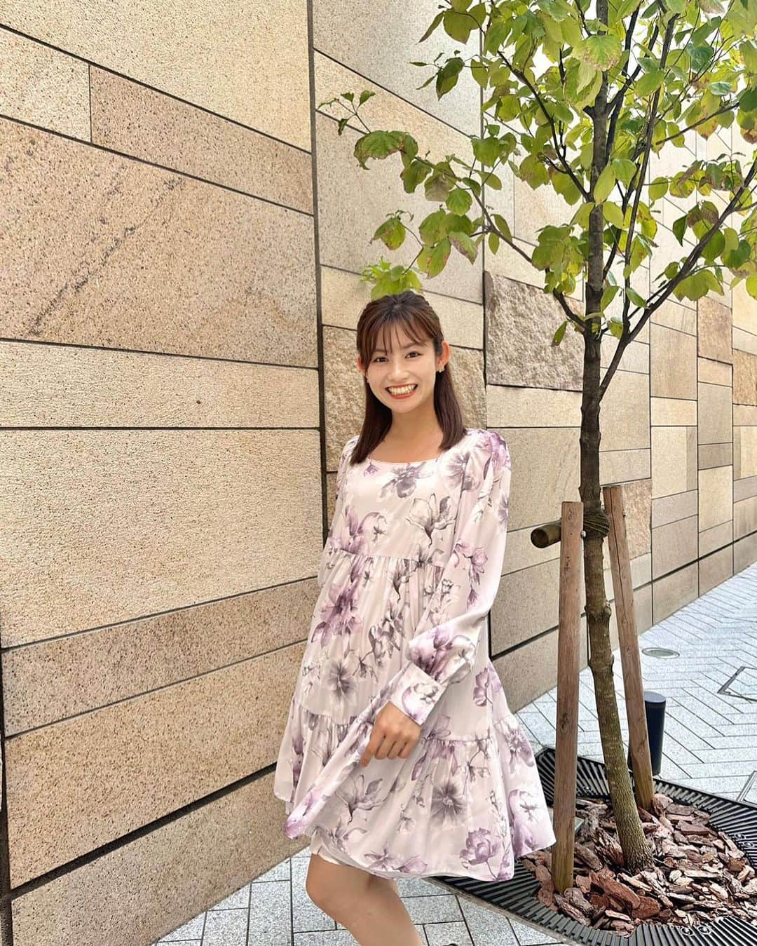 脇あかりのインスタグラム：「WILLSELECTION @willselection_official  × じょにーコラボ　@seira_jonishi_tpd   マーブルフラワーワンピース👗 デザイン可愛すぎるよ🥺💗 誰よりも着る自信しかない🙋‍♀️  #willselection #ワンピース　#ワンピースコーデ #秋コーデ　#スタイルアップ #秋　#今日のコーデ　#ファッション　#キレイめコーデ #お出かけコーデ」