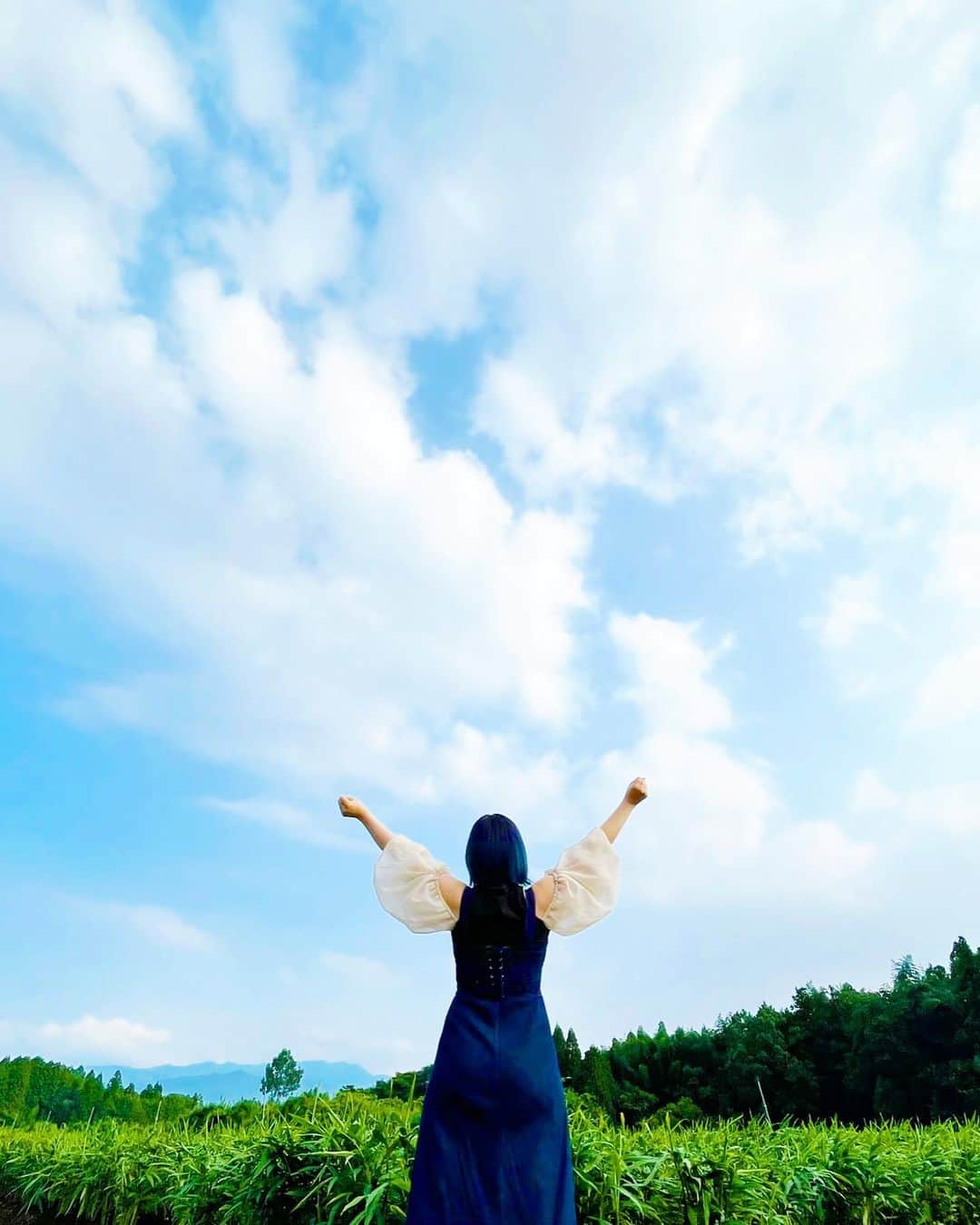 兼田恵のインスタグラム：「ばーーーーーん  #父の借りてる畑 #その隣の #人ん家の畑」