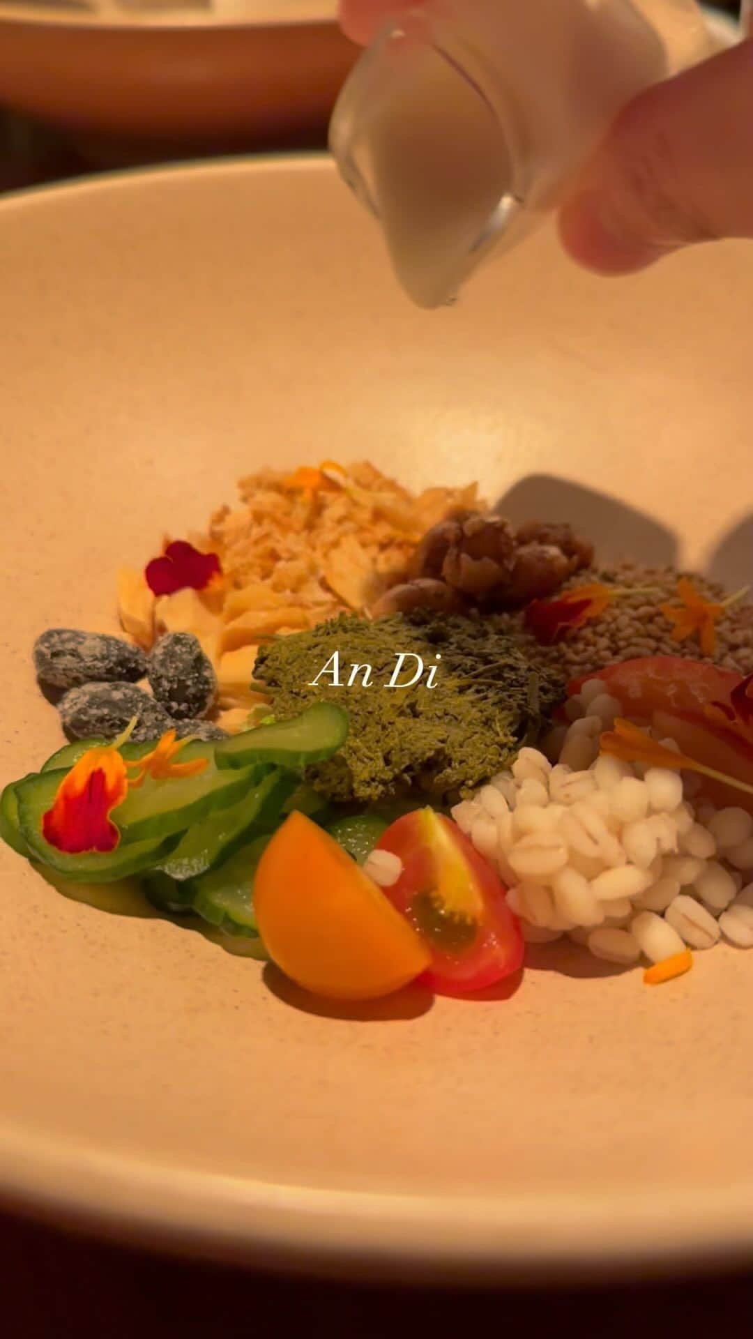 "TERIYAKI" テリヤキ編集部のインスタグラム：「東京を代表するベトナム料理店「An Di」。  従来のベトナム料理を踏まえつつ、創作性の高いイノベーティブな料理を楽しめる。  #AnDi #ベトナム料理 #ベトナム」