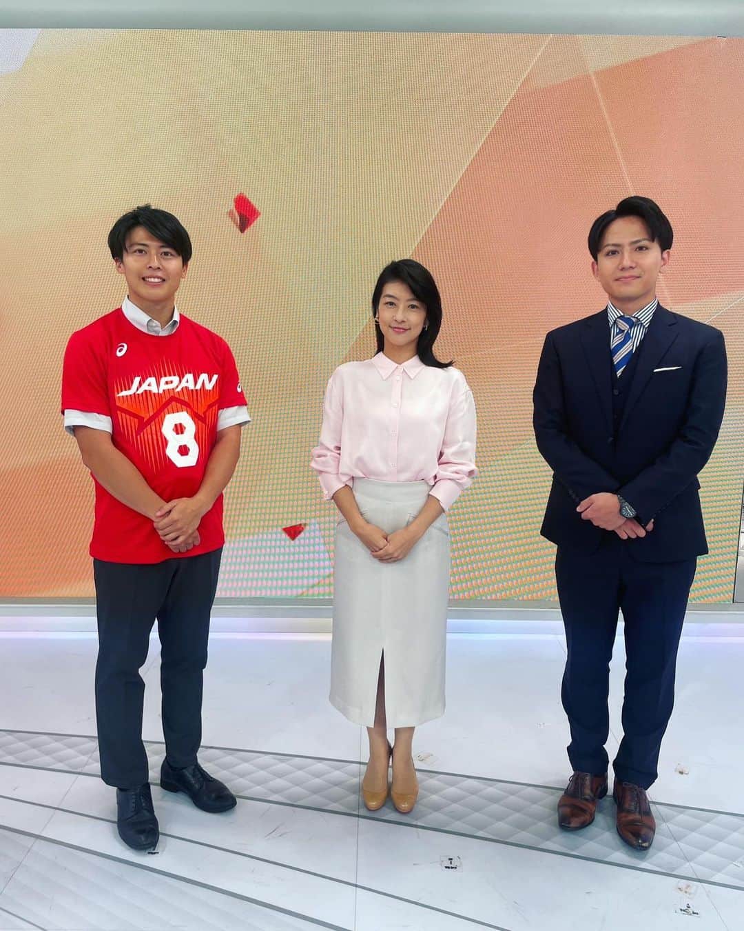 生野陽子のインスタグラム：「🏐 週末は奥寺アナが夏休みで 安宅アナとお伝えしました！  バレーボールは2連勝！ 引き続き応援しましょーー🏐」