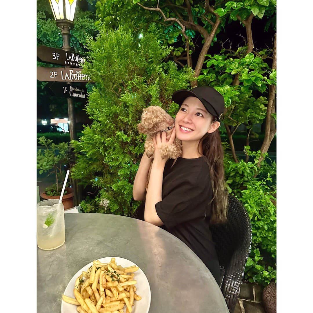 笹丘明里さんのインスタグラム写真 - (笹丘明里Instagram)「. 深夜にちょいとお散歩〜🐶🌿のつもりが、 気が付いたら ボエムさんに 吸い込まれていた日🥰🍽️🇮🇹笑 . おしゃれ空間で美味しいイタリアンを 堪能できて、、幸せすぎました🤤💕 いつもありがとうございます😊✨ @boheme_gd @tsunemaro . 貴重なファミリータイム👫🐶 うれしたのしい夜となりました😊⭐️ @okamoto_channel @chapostagram__1128  . 毎日すっぴんでごめんなさい いい加減ちゃんとします、、🫠💭笑 . . #ラボエム #ボエム #boheme #cafe #cafelaboheme #laboheme #深夜美食 #カフェラボエム #イタリアン #イタリアンレストラン #わんちゃんのいる生活 #わんちゃんと一緒 #犬同伴可 #犬同伴 #犬同伴カフェ #犬同伴ok #いぬすたぐらむ #愛犬 #愛犬家 #トイプードル #タイニープードル #ふわもこ部 #おしゃれカフェ #おしゃれディナー #都内カフェ #都内カフェ巡り #都内グルメ #家族でお出かけ #お散歩 #白金」9月18日 11時19分 - akari_sasaoka