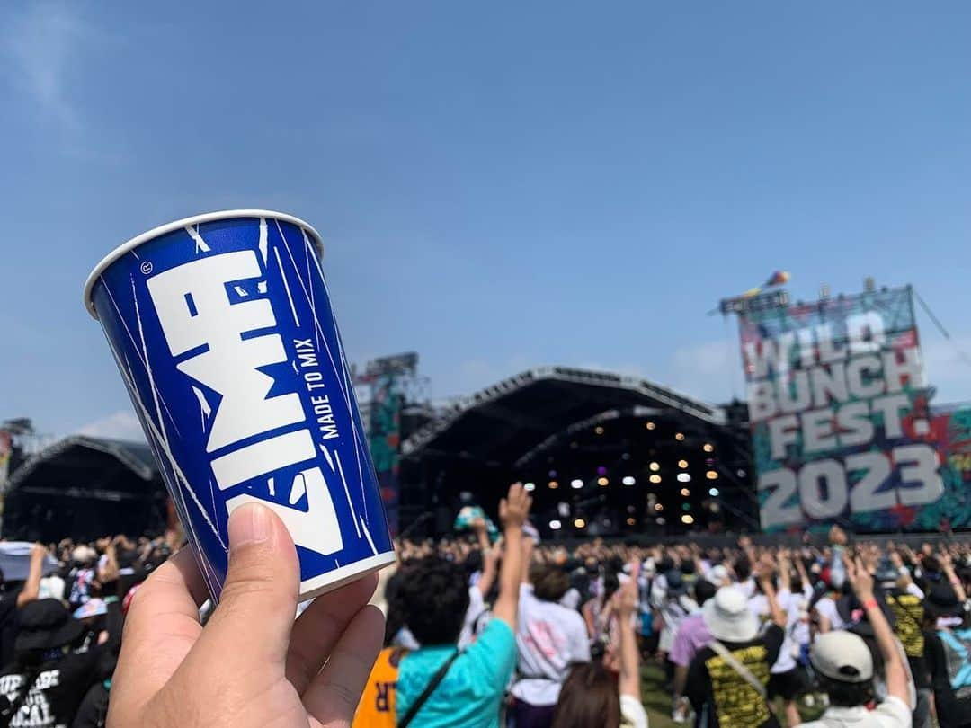 ZIMAさんのインスタグラム写真 - (ZIMAInstagram)「🎶 WILD BUNCH FEST.2023 本日で最終日！ ZIMAブースもライブも大盛況！  皆さんもお家で、アウトドアで ZIMAをお楽しみください！  #ZIMA #ジーマ #お酒 #カクテル #お酒好き #野外 #ロックイベント #wbf #ワイバン #ワイルドバンチ」9月18日 11時24分 - zima_japan