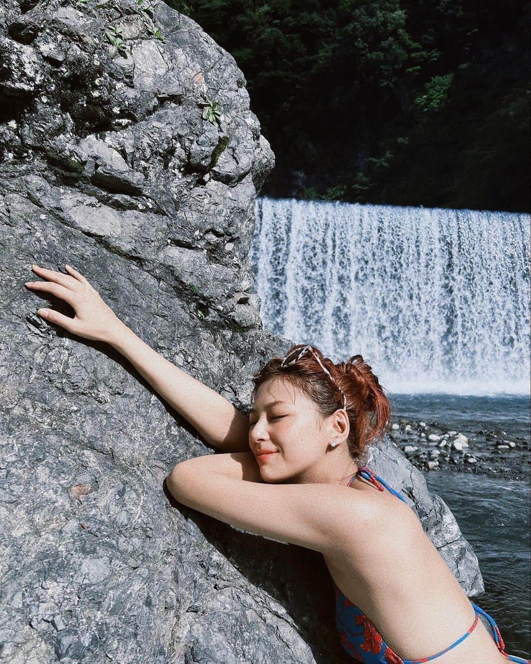 西内まりやのインスタグラム：「🌏🧘🌈🌱🏕️🐕🐝」