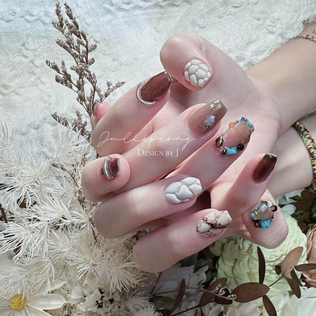 juliepeonyのインスタグラム：「美拉德の秋🍂🌰 - 同一個款式同一組材料，因為人的不同，用色著墨也有所些許不同。 但是⋯◉‿◉一樣漂亮🤩 - 哇哈哈哈」