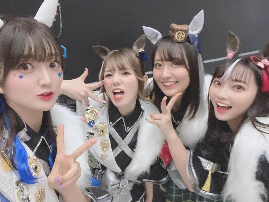 山根綺さんのインスタグラム写真 - (山根綺Instagram)「『ウマ娘プリティーダービー5thEVENT ARENA TOUR GO BEYOND-GAZE-』DAY2 ありがとうございました！⭐️  めっかわギャルズたち🤟🏻❤︎ 一緒にGSK⭐︎を披露できてとっても嬉しかったです！ 間奏のパラパラはみんな真顔でやりました。いぇい。✌🏻  チーム青二！ このライブ期間中山根をたくさん励ましてくださった、 すごくすごく優しい先輩方です。 裏で不甲斐ないところをたくさん見せてしまったのですが 「大丈夫？」「頑張ろう！」ってずっと声をかけてくださって 本当に感謝でした。。かっこいい先輩に、私もなる。 ありがとうございました...！！  今回なかなか写真を撮るタイミングが無かったのですが、 時間がない中一緒に撮ってくれた皆様、 ありがとうございました🥰 大好きなみんなとまた一緒に出られるように、 もっと頑張ります！！ ウマ娘のみんなは本当にかっこよくて優しくて頑張り屋さんです。 素敵なキャストの皆とこうやって一緒にいられて、 私はすごく幸せ者だって思った1日でした。  そしてダンサーさんも和太鼓チームの彩さんも、 素敵なパフォーマンスをありがとうございました！！💐🌟  そして足を運んでくださったトレぴの皆、 本当に本当にありがとう〜！！！ みんなのキラキラしたまなざし、ずっと忘れません🥰✨ またね〜！！！  #ウマ娘 #ウマ娘プリティーダービー #5th #live #名古屋 #gaze #ダイタクヘリオス」9月18日 11時36分 - yaya_usap