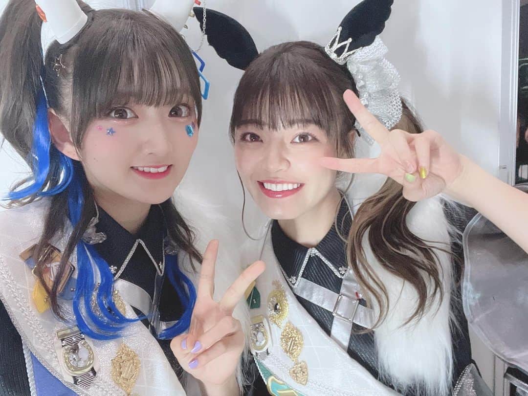 山根綺さんのインスタグラム写真 - (山根綺Instagram)「『ウマ娘プリティーダービー5thEVENT ARENA TOUR GO BEYOND-GAZE-』DAY2 ありがとうございました！⭐️  めっかわギャルズたち🤟🏻❤︎ 一緒にGSK⭐︎を披露できてとっても嬉しかったです！ 間奏のパラパラはみんな真顔でやりました。いぇい。✌🏻  チーム青二！ このライブ期間中山根をたくさん励ましてくださった、 すごくすごく優しい先輩方です。 裏で不甲斐ないところをたくさん見せてしまったのですが 「大丈夫？」「頑張ろう！」ってずっと声をかけてくださって 本当に感謝でした。。かっこいい先輩に、私もなる。 ありがとうございました...！！  今回なかなか写真を撮るタイミングが無かったのですが、 時間がない中一緒に撮ってくれた皆様、 ありがとうございました🥰 大好きなみんなとまた一緒に出られるように、 もっと頑張ります！！ ウマ娘のみんなは本当にかっこよくて優しくて頑張り屋さんです。 素敵なキャストの皆とこうやって一緒にいられて、 私はすごく幸せ者だって思った1日でした。  そしてダンサーさんも和太鼓チームの彩さんも、 素敵なパフォーマンスをありがとうございました！！💐🌟  そして足を運んでくださったトレぴの皆、 本当に本当にありがとう〜！！！ みんなのキラキラしたまなざし、ずっと忘れません🥰✨ またね〜！！！  #ウマ娘 #ウマ娘プリティーダービー #5th #live #名古屋 #gaze #ダイタクヘリオス」9月18日 11時36分 - yaya_usap
