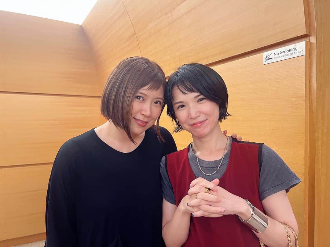 のインスタグラム：「しほちゃん @superfly_shiho   久々会えて すごーく嬉しかった🥹 ライブ見に来てくれてありがとう❤️  #Funtale #tour」