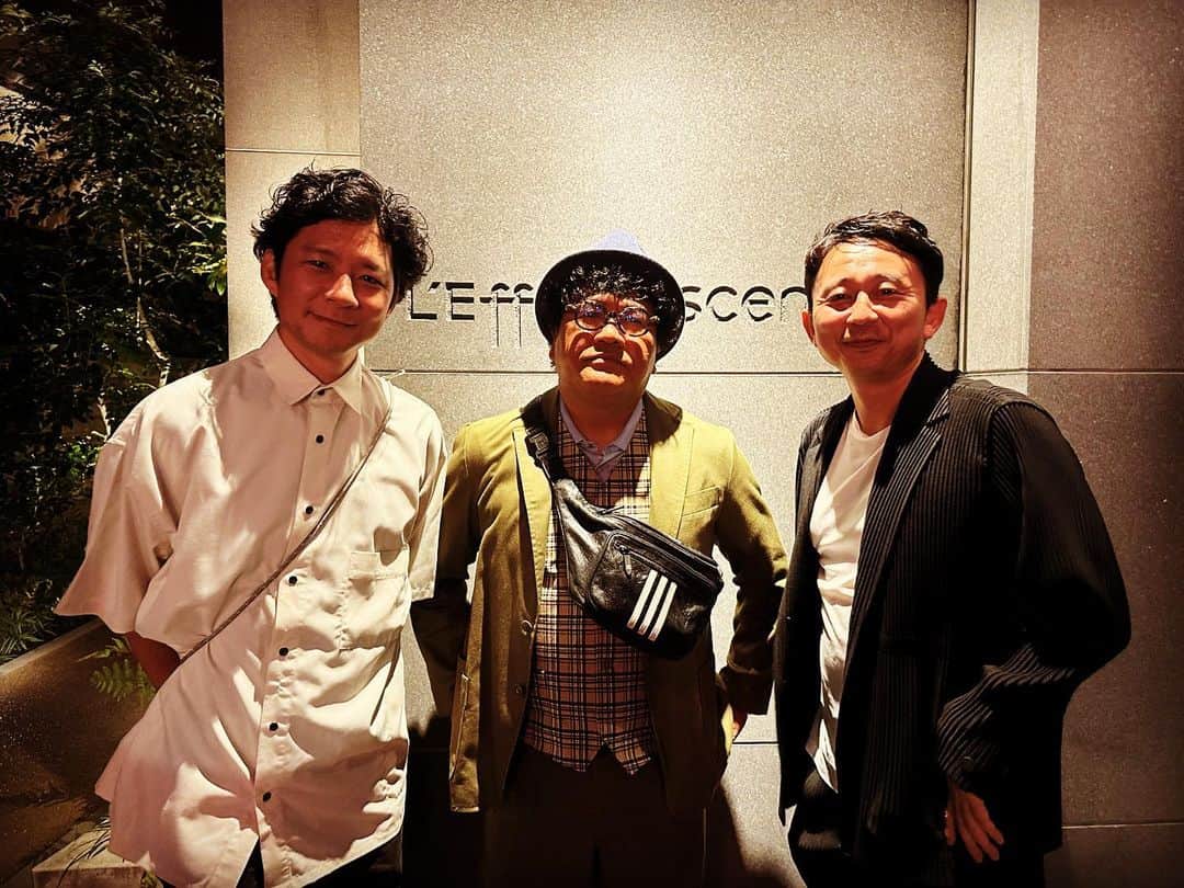 有吉弘行のインスタグラム：「真ん中の人 ちょっと機嫌悪いです。」