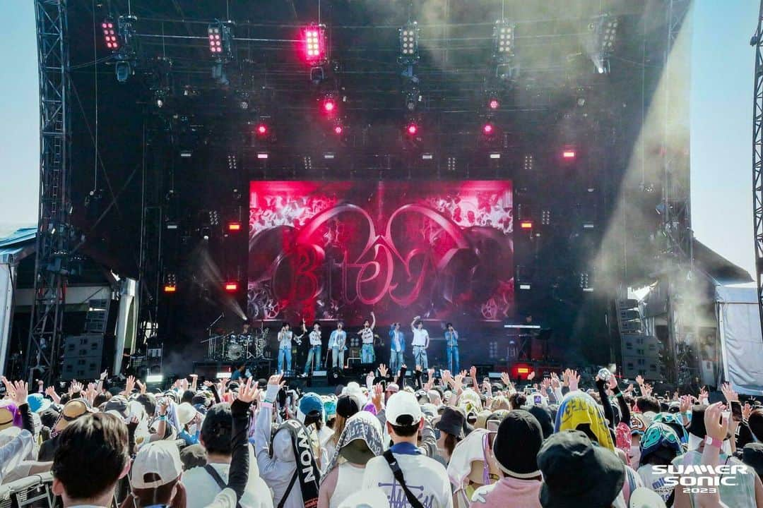 サマーソニックさんのインスタグラム写真 - (サマーソニックInstagram)「OSAKA DAY2⚡  MOUNTAIN STAGE①⛰   #YOASOBI #HONNE #GABRIELS #ENHYPEN  公式サイトのPHOTO GALLERYで公開中💁 https://www.summersonic.com/2023live/osaka-day2/  #サマソニ #summersonic」9月18日 12時02分 - summersonic_official