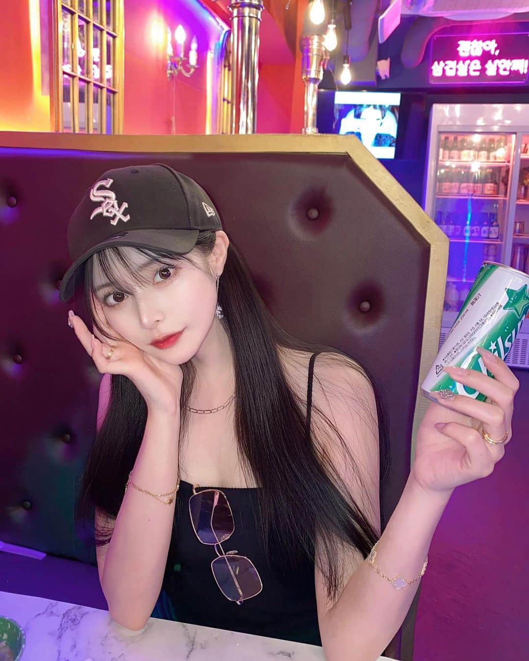 瞳のインスタグラム：「こういう系統もいいでしょ？🇰🇷🧃💫」