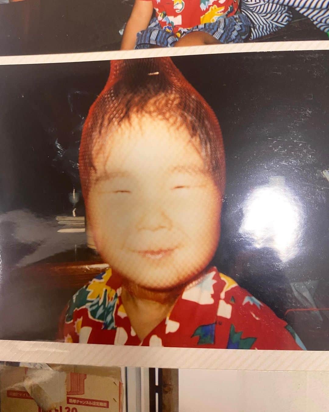 のインスタグラム：「無事に27歳を迎えることが出来たことに感謝です✨ たくさんのメッセージありがとうございます😊  みかんのネットを被せられてたひなのは立派に成長しております🍊 27歳初日を迎えた瞬間は家で踊りまくってました💃 そんな私ですが、どうぞこれからもよろしくお願いします😘  ・  #誕生日 #mybirthday  #被らされてどこか嬉しそう  #みんなの笑顔が私の原動力 #段々誕生日って実感無くなってきた  #有無を言わさずアラサーです  #家族にやべぇやつ扱いされてる  #いやうちの家族みんなやべぇわ   ・  #役者 #女優 #俳優 #IxC #イクシー #松嶋雛乃」