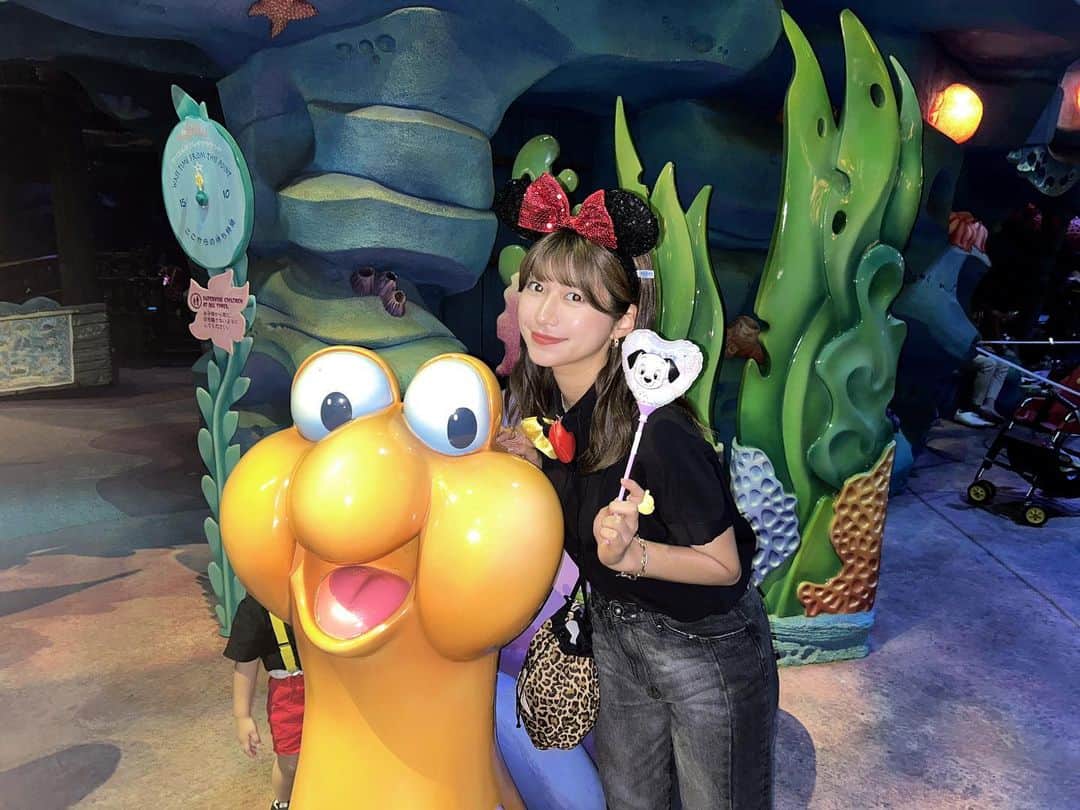 藤原あずさのインスタグラム：「. マーメイドラグーンで食べるピザ うま🍕🐚🩵✨　  #ディズニー #ディズニーシー  #ディズニーグルメ  #マーメイドラグーン」