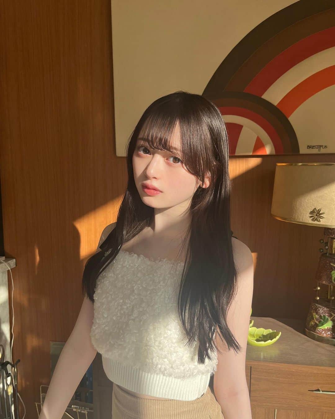 のインスタグラム：「・ 久しぶりの投稿になっちゃったけど 今日ほんとに夏ってくらい暑かったね😌  そろそろ秋冬のお洋服も買いたいな。❤︎  #高比良由菜 #06#sjk #私服」