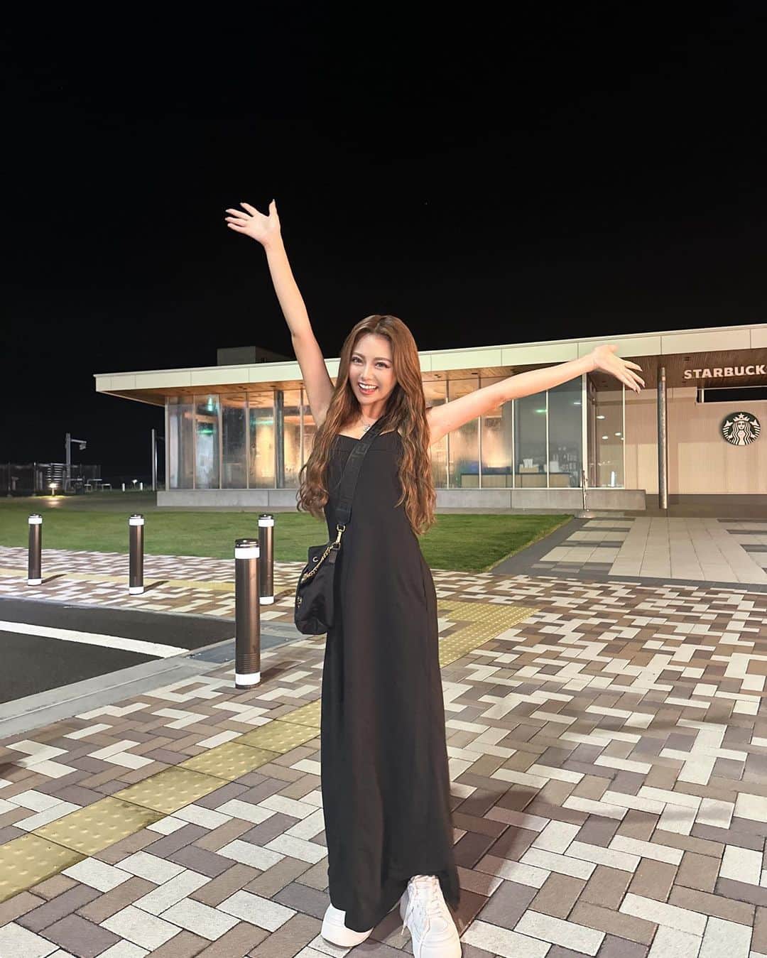 なかむらあんのインスタグラム：「AM3:37🌃  目的地までにあるサービスエリア全部寄ろって友達となって サービスエリア13箇所寄った🤭www」